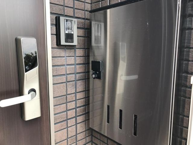 サザンウェーブⅡの玄関|宅配ボックス（イメージ）