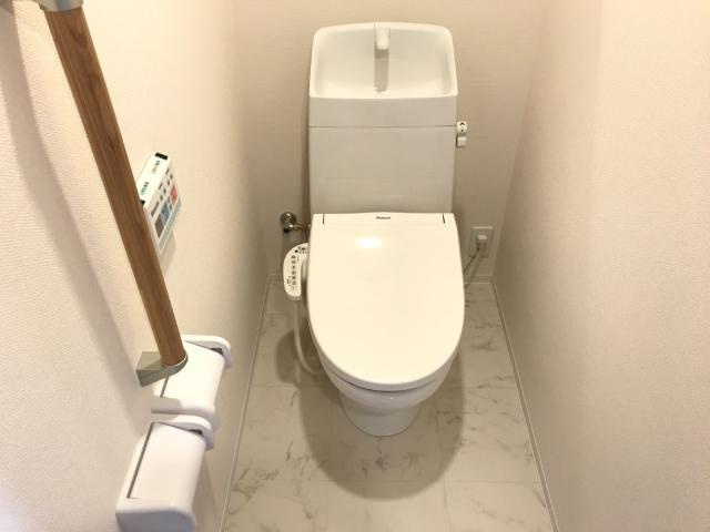 コンフェティのトイレ|シャワー付トイレ