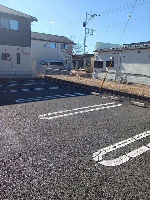 ルナ・ピエナⅠの駐車場