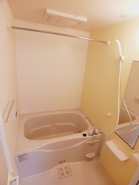 ルナ・ピエナⅠの浴室