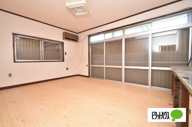 渋川市戸建住宅の居間・リビング|１階洋室