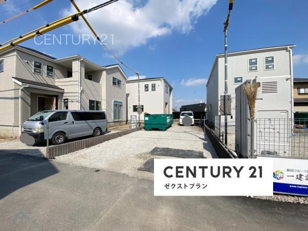 伊勢崎市長沼町第4 6号棟の前面道路含む現地写真