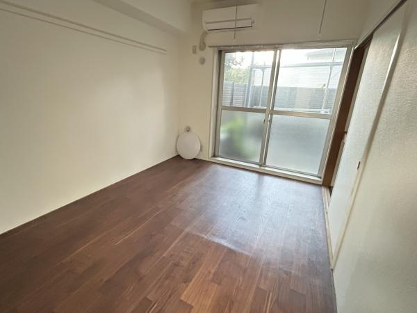 天野マンションの洋室