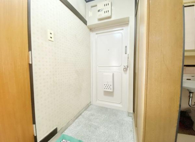 【玄関】 | 新金岡3丁1番G住宅2棟 | 気持ちの良い朝は、毎日ここからスタートしていきます♪散らかりがちな玄関まわりも、豊富な収納を用意すればいつもすっきりします！