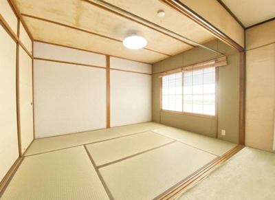 【和室】 | 新金岡3丁1番G住宅2棟 | DKと隣接した6畳の和室。
扉を開けてリビングスペースとして使うのもオススメです♪