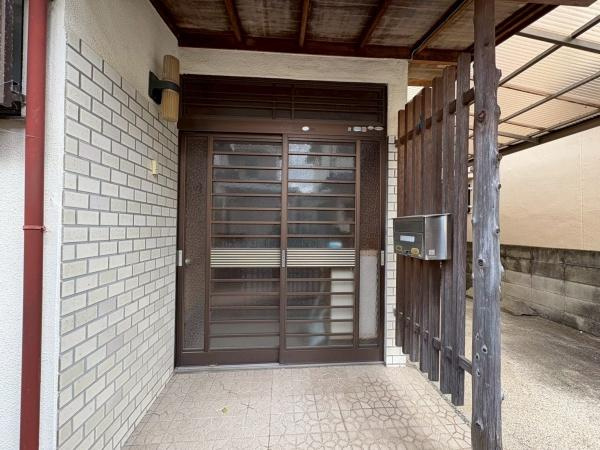 和歌山市紀三井寺　中古戸建の玄関