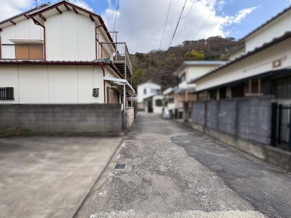 和歌山市紀三井寺　中古戸建の前面道路含む現地写真