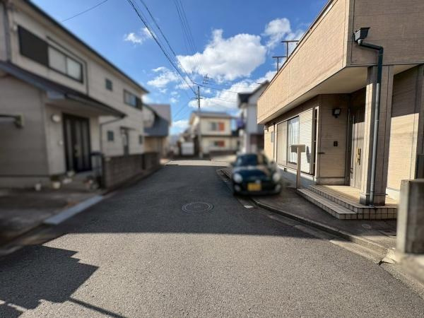和歌山市向　中古戸建の前面道路含む現地写真
