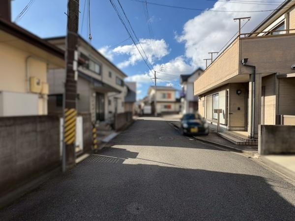 和歌山市向　中古戸建の前面道路含む現地写真