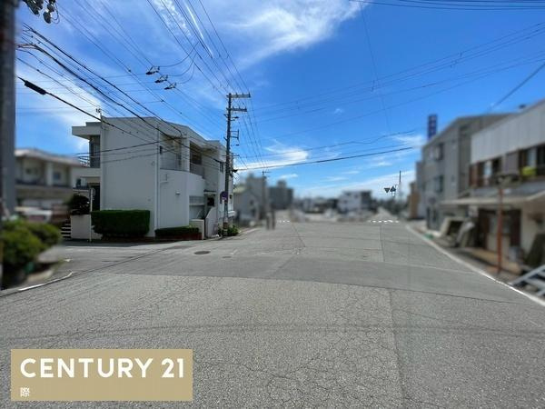 和歌山市徒町　中古戸建の前面道路含む現地写真