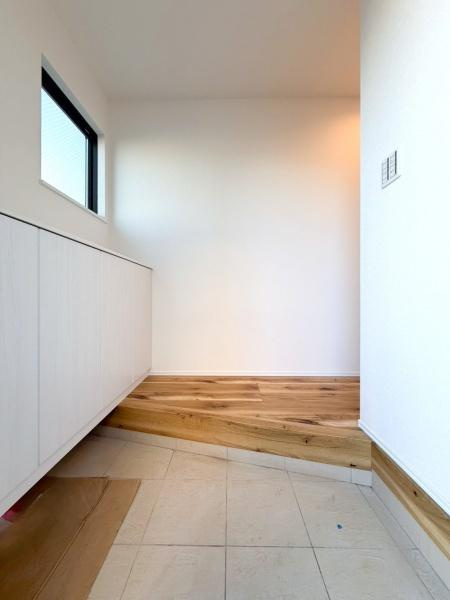 横浜市保土ケ谷区鎌谷町の新築一戸建の玄関