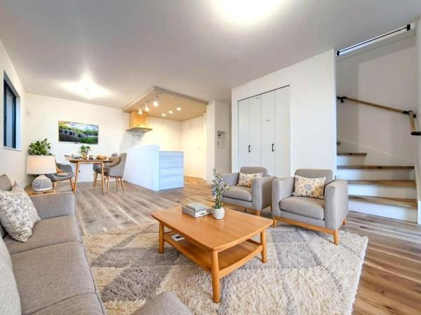 横浜市保土ケ谷区鎌谷町の新築一戸建の居間・リビング|※家具類はCGイメージです。