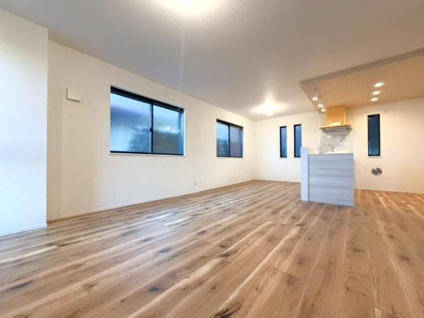 横浜市保土ケ谷区鎌谷町の新築一戸建の居間・リビング