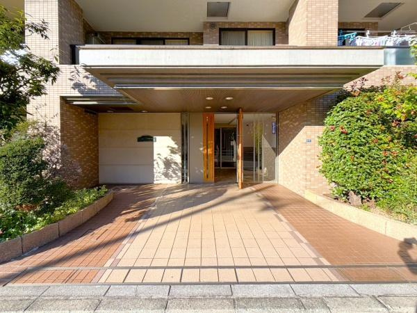 エンゼルハイム横濱磯子壱番館のエントランス