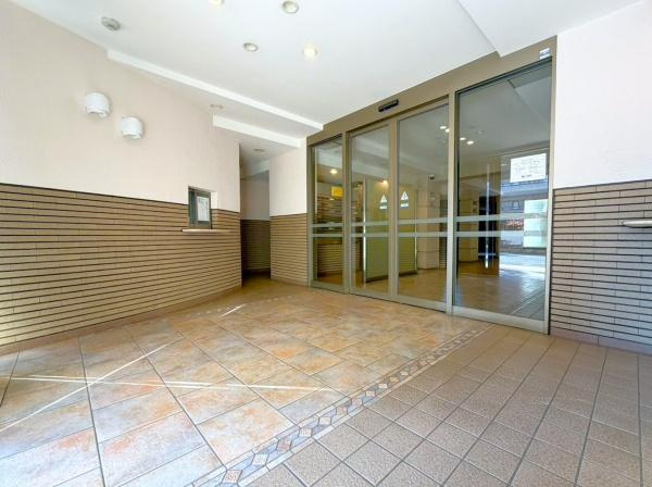 エンゼルハイム横濱磯子壱番館のエントランス