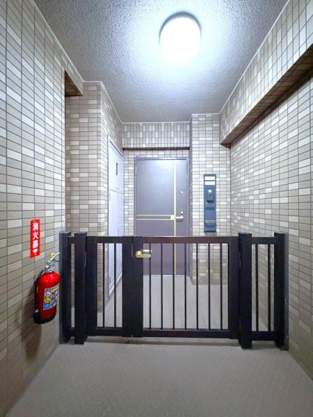 エンゼルハイム横濱磯子壱番館の玄関