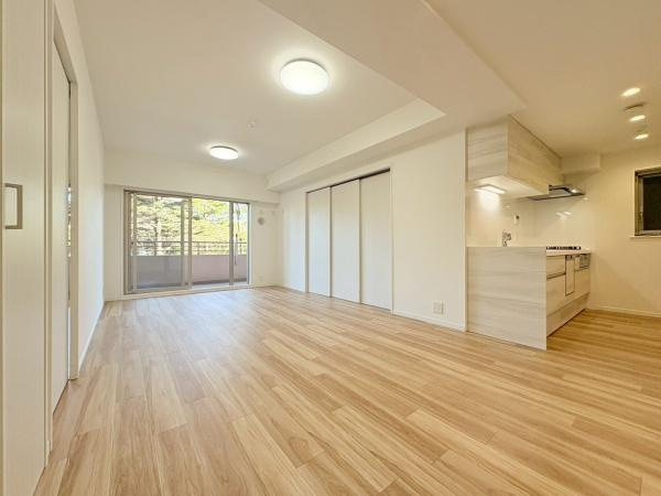 京急シティ追浜エルウィングの居間・リビング|明るい清潔感のあるリビングです。