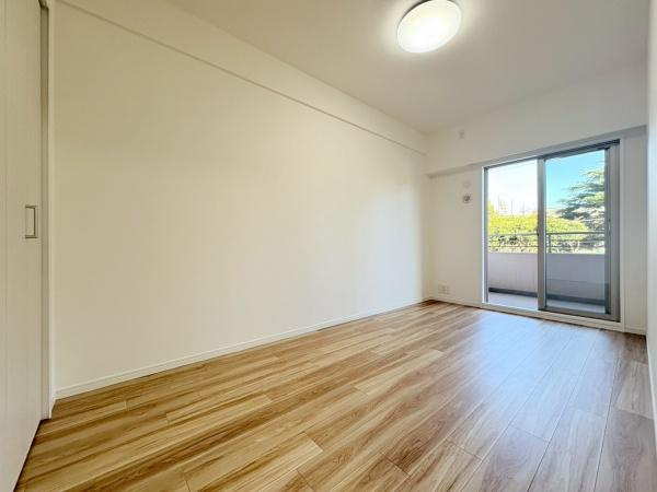 京急シティ追浜エルウィングの洋室|広さ×収納です。子供部屋から寝室まで利用可能です。