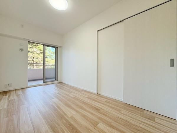 京急シティ追浜エルウィングの洋室|広さ×収納です。子供部屋から寝室まで利用可能です。