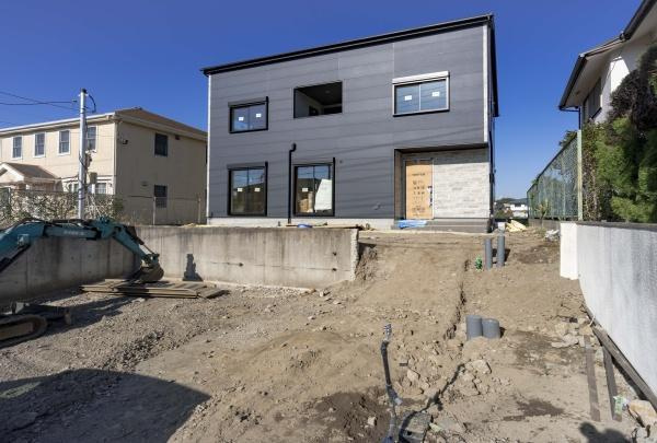 横浜市栄区庄戸５丁目の新築一戸建の前面道路含む現地写真