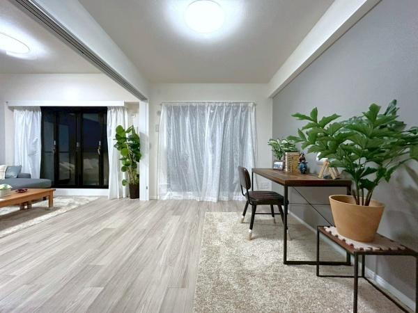 コスモ三ツ沢ガーデン山の洋室