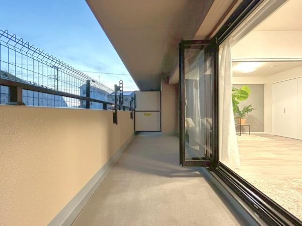 コスモ三ツ沢ガーデン山のバルコニー