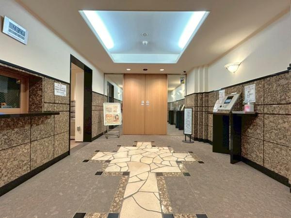 コスモ三ツ沢ガーデン山のエントランス