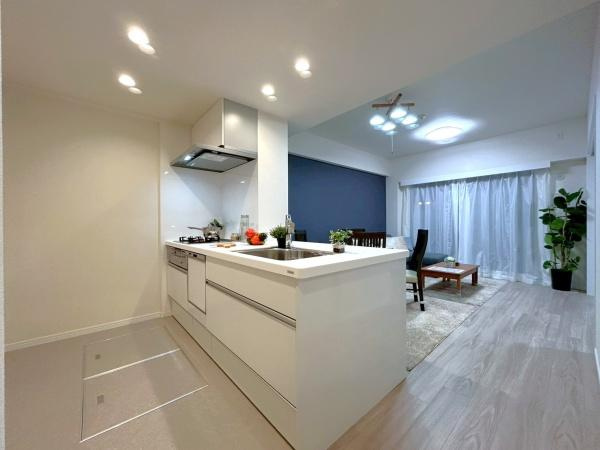 コスモ三ツ沢ガーデン山の居間・リビング