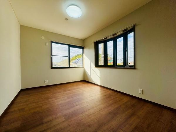 横須賀市ハイランド２丁目の中古一戸建の洋室