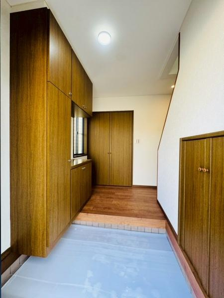 横須賀市ハイランド２丁目の中古一戸建の玄関