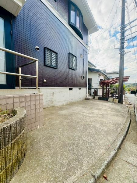 横須賀市ハイランド２丁目の中古一戸建の駐車場