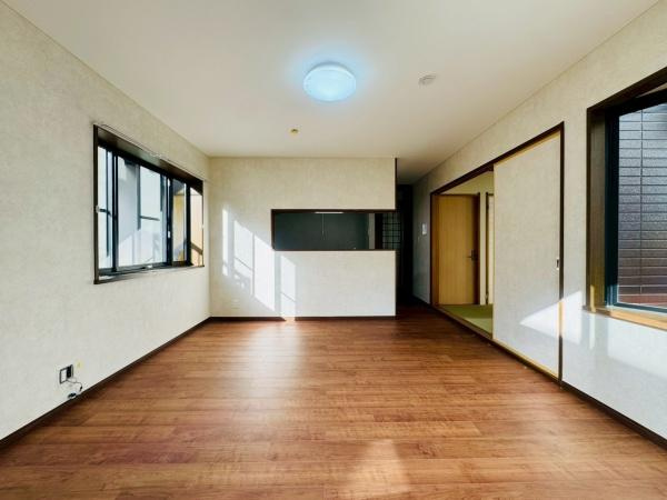 横須賀市ハイランド２丁目の中古一戸建の居間・リビング