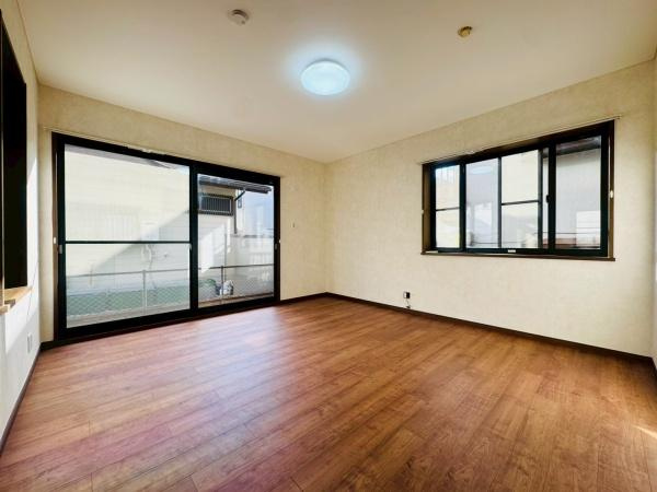 横須賀市ハイランド２丁目の中古一戸建の居間・リビング