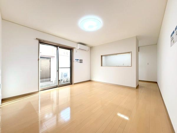 藤沢市石川５丁目の中古一戸建の居間・リビング