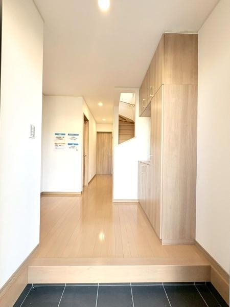 藤沢市石川５丁目の中古一戸建の玄関