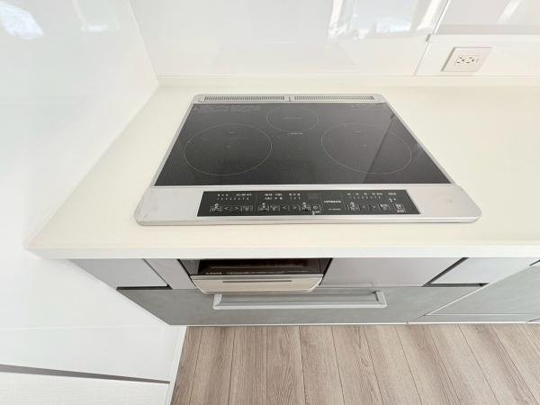 茅ヶ崎市柳島海岸の中古一戸建のキッチン|IHヒーターにグリル付き