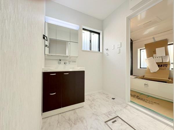 茅ヶ崎市柳島海岸の中古一戸建の独立洗面台|洗面室