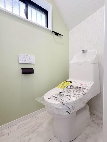 茅ヶ崎市柳島海岸の中古一戸建のトイレ|いつも綺麗に清潔に！ウォッシュレット付きトイレです。