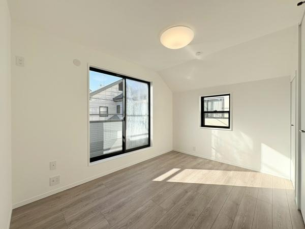 茅ヶ崎市柳島海岸の中古一戸建の洋室|バルコニーに付きのお部屋です