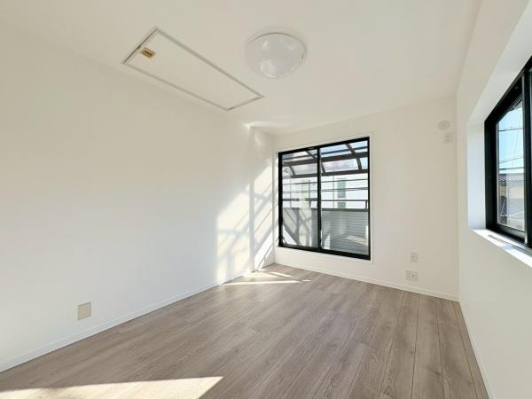 茅ヶ崎市柳島海岸の中古一戸建の洋室|洋室2　約6.0帖