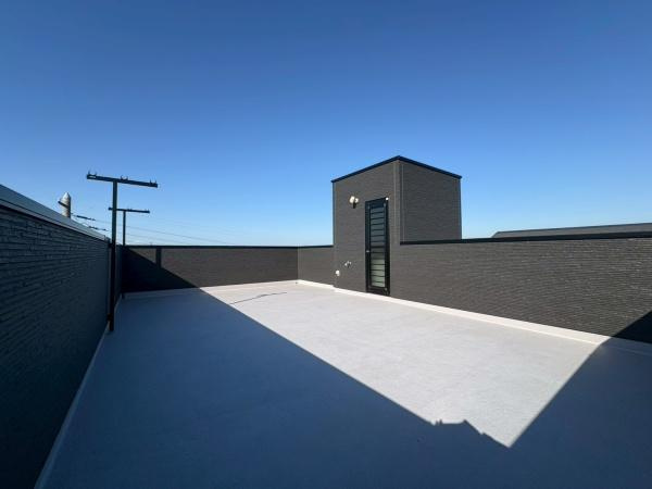 横須賀市長井３丁目の新築一戸建のバルコニー|陽当たり良好のバルコニー・お布団も・お洗濯も沢山干せます。