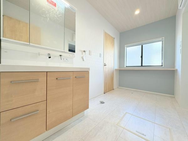 横須賀市長井３丁目の新築一戸建の独立洗面台|洗面室です。