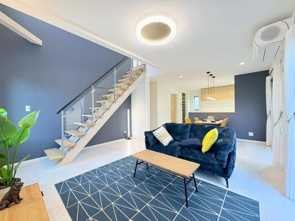 横須賀市長井３丁目の新築一戸建の居間・リビング|明るい清潔感のあるリビングです。