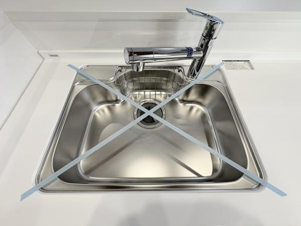 サングレイスパセオ・デラルスのキッチン|シンクはお掃除しやすいステンレスシンク。浄水機能がついているシャワー水栓。