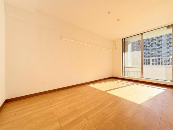 エステ・スクエア小田急相模原ステージ4の洋室|バルコニーに付きのお部屋です