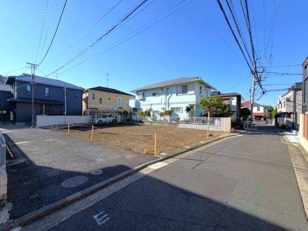 横浜市神奈川区松ケ丘の売地の前面道路含む現地写真