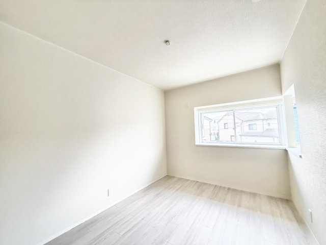 野沢ハイツの寝室|使い勝手のいい寝室です