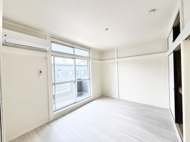 野沢ハイツの洋室|落ち着いた色調の洋室です