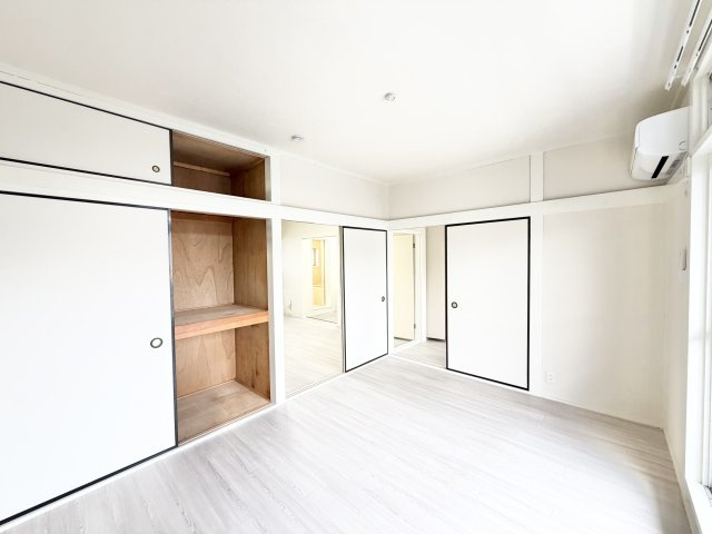 野沢ハイツの洋室|落ち着いた色調の洋室です