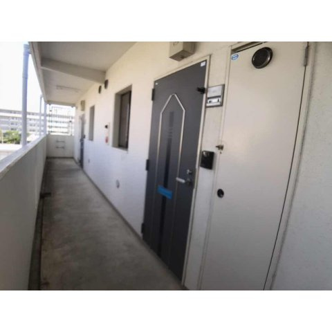 プレセランスアドニードの玄関